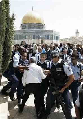 Une soixante de colons sionistes envahissent la mosquée d'Al-Aqsa